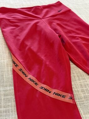 Nike Cropped Leggings Red Logo Tape Swoosh Athletic Size Small